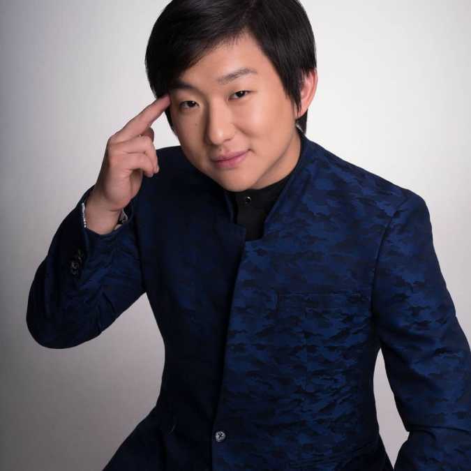 Pyong Lee diz que contratou sete advogados para processar quem o difamou na <I>web</i>: <I>Fãs revoltados podem esperar processinho</i>