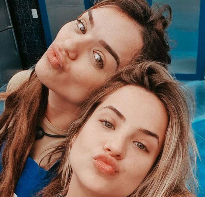 No entanto, não são só de inimizades que consiste a trajetória pré-BBB de Rafa Kalimann. A influencer, por exemplo, já era amiga há muito tempo de Gabi Martins, com quem conviveu no reality. As duas costumavam frequentar as mesmas rodinhas de sertanejo em Goiânia, segundo o jornal Extra, e ficaram mais próximas ao descobrirem que iriam para o programa. No entanto, não são só de inimizades que consiste a trajetória pré-BBB de Rafa Kalimann. A influencer, por exemplo, já era amiga há muito tempo de Gabi Martins, com quem conviveu no reality. As duas costumavam frequentar as mesmas rodinhas de sertanejo em Goiânia, segundo o jornal Extra, e ficaram mais próximas ao descobrirem que iriam para o programa.