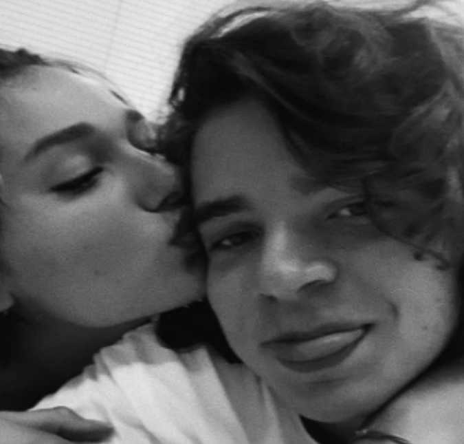 Sasha Meneghel e João Figueiredo trocam declarações na <I>web: Te amo</i>
