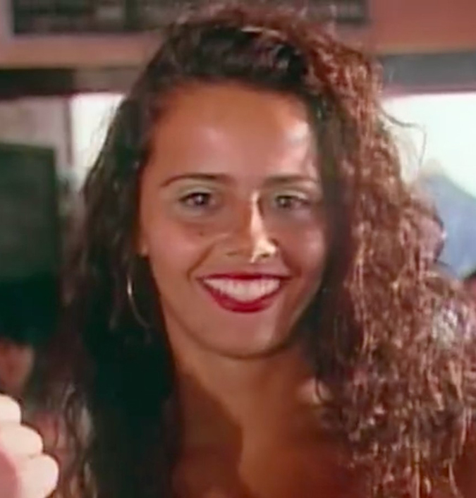 Faustão reprisa concurso do <i>É o Tchan</i> e internautas reagem: <i>Como assim Viviane Araújo foi tombada por Sheila Carvalho?</i>