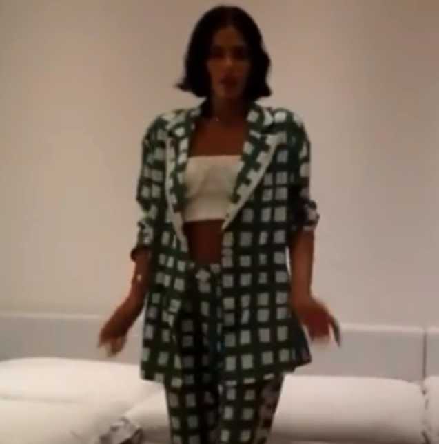 Bruna Marquezine faz dancinha igual à de Manu Gavassi com <I>look</i> idêntico ao da cantora, assista!