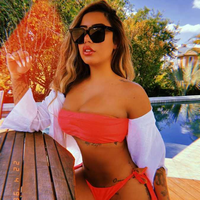 Após boatos de gravidez, Rafaella Santos exibe curvas de biquíni