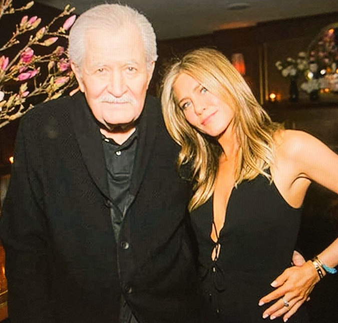 Jennifer Aniston se aproxima ainda mais do pai, John Aniston, durante a pandemia do novo coronavírus