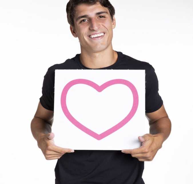 Felipe Prior e namorado da mãe de Neymar estão entre possíveis cotados para <I>A Fazenda</i>, segundo colunista