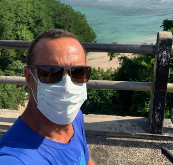 Paulo Zulu volta ao Brasil em voo fretado de Bali e critica falta de testes em meio à pandemia do coronavírus