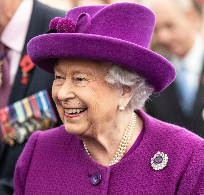 Rainha Elizabeth II espera que príncipe Harry volte para a realeza, diz especialista; entenda!