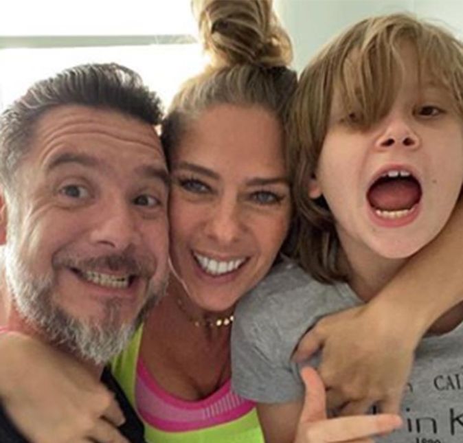 Aliás, olha um clique recente da família reunida, que graça! A beldade, no entanto, demorou para encontrar a paz quando o assunto foi relacionamento.