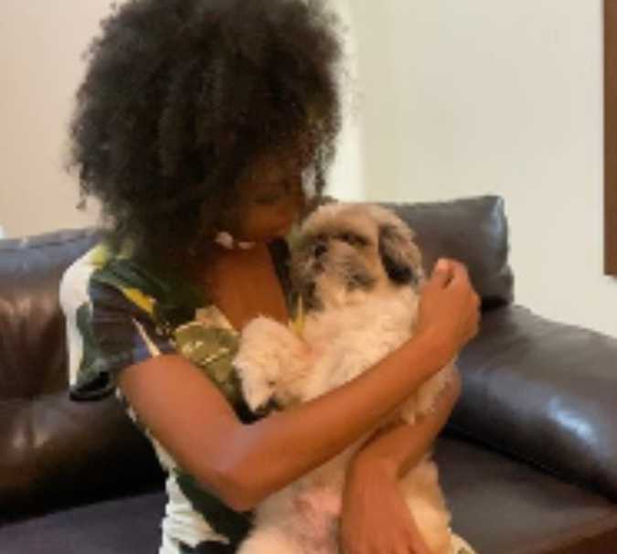 Thelma, vencedora do <I>BBB20</i> volta para casa e mostra reencontros emocionantes