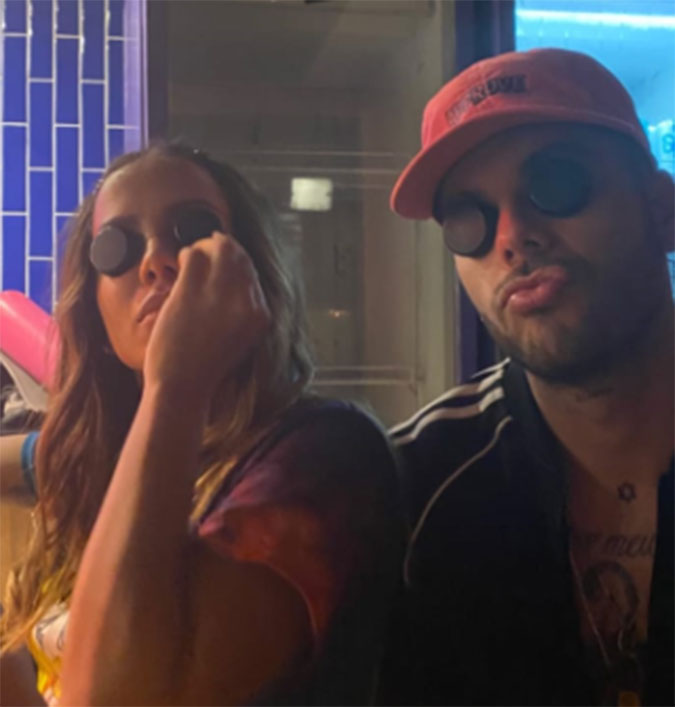 Anitta posa coladinha com Gui Araújo e tira sarro em vídeo após troca de flertes: <i>Carregando a barra que é gostar de você</i>