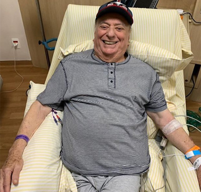 Após cirurgia no pulmão, Raul Gil apresenta melhora e filho do apresentador diz: <i>Com a fé tudo se pode vencer</i>