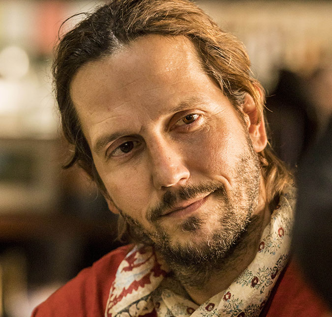 Vladimir Brichta fala sobre quarentena ao lado da esposa, Adriana Esteves, e confirma coronavírus em <I>Amor de Mãe</I>