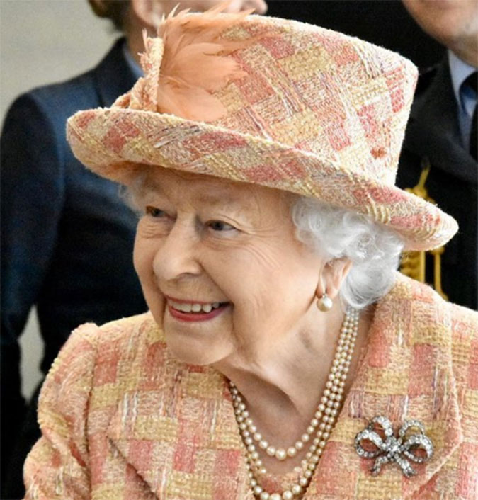 Rainha Elizabeth II ficará em quarentena por tempo indefinido em meio à pandemia do novo coronavírus