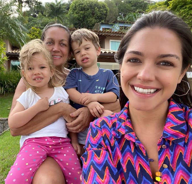 Thais Fersoza se emociona com homenagem dos filhos em <i>live</i> do Michel Teló. Veja!