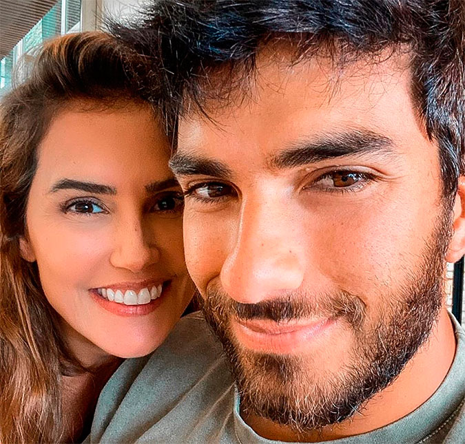 Deborah Secco agora consegue <i>namorar</I> com o marido e revela se engordou ou emagreceu na quarentena, saiba mais!