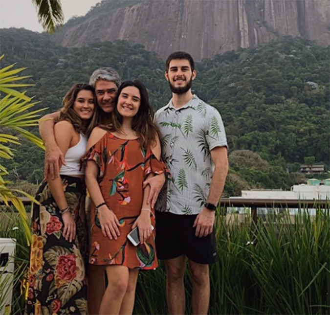 William Bonner volta ao <i>Twitter</i> para denunciar golpe em nome do filho: <i>Não pediu auxílio nenhum</i>