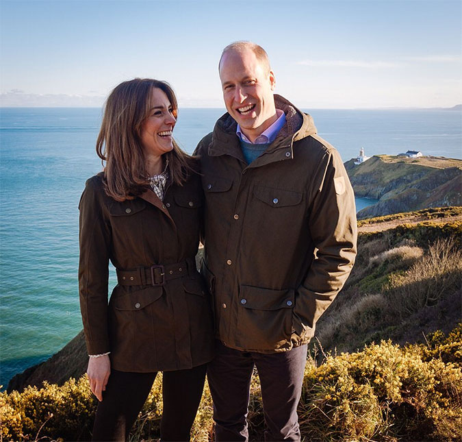 Príncipe William e Kate Middleton surpreendem idosos com <i>bingo online</i>; assista!