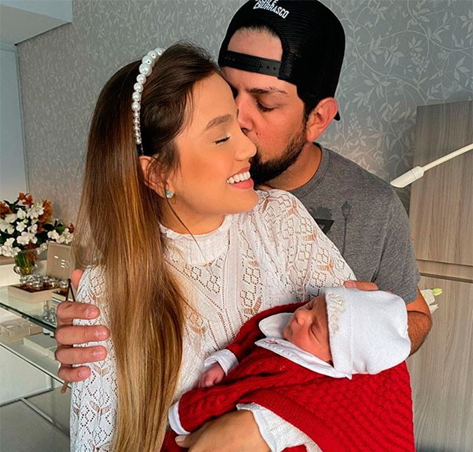 Biah Rodrigues, esposa de Sorocaba, dá o primeiro banho em seu filho recém-nascido; confira o clique!