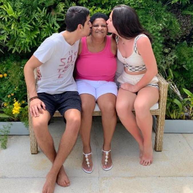Claudia Raia lamenta morte da babá de seus filhos: <I>Ser de luz em nossas vidas</i>