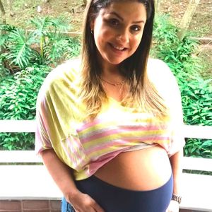 Jessica Simpson posa nua e grávida - Jogo da Vida - Jornal Record