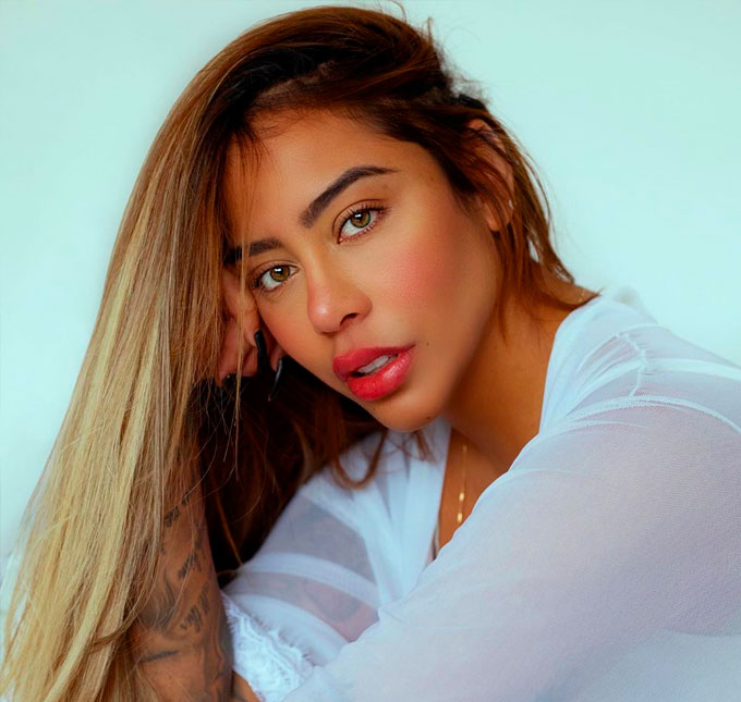 Rafaella Santos faz sucesso ao exibir corpão em clique de biquíni, confira!
