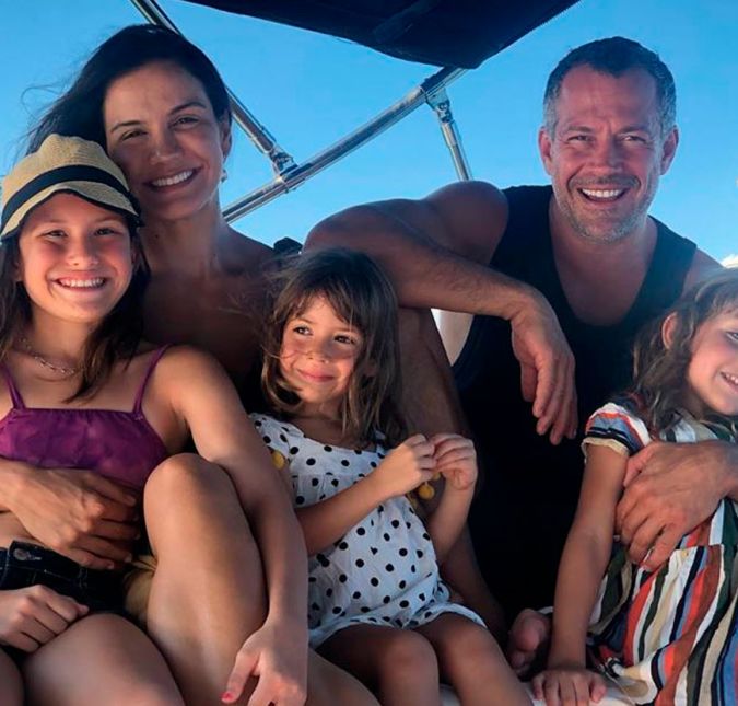 Sofia, filha mais velha de Malvino, é fruto do relacionamento do ator com Ana Ceolin. Ela sempre posa com as irmãs e mostra que se dá muito bem com elas, encantando os seguidores sempre que o trio aparece juntinho. Quer ver? Sofia, filha mais velha de Malvino, é fruto do relacionamento do ator com Ana Ceolin. Ela sempre posa com as irmãs e mostra que se dá muito bem com elas, encantando os seguidores sempre que o trio aparece juntinho. Quer ver?