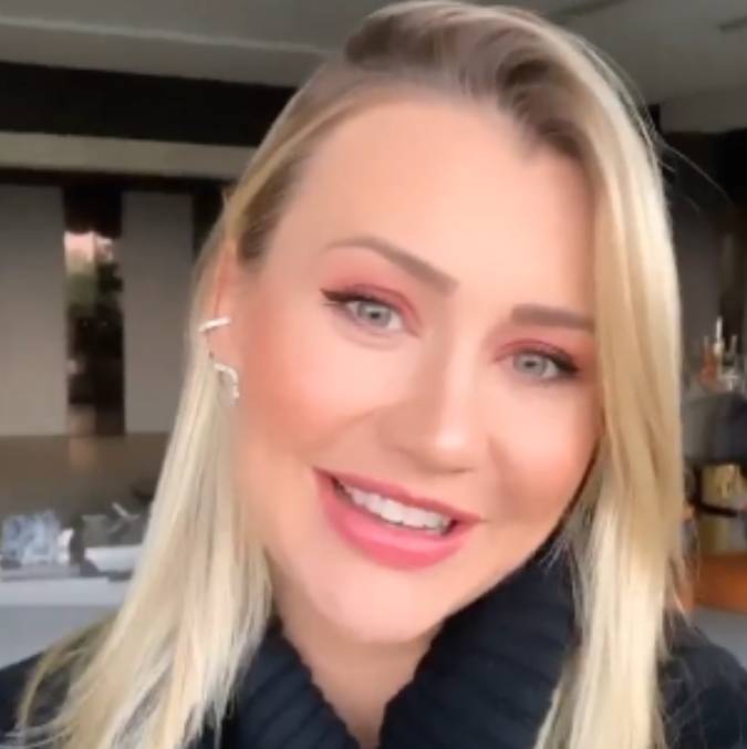 Ana Paula Siebert relata dificuldade no começo da amamentação: <I>- Foi um desafio</i>