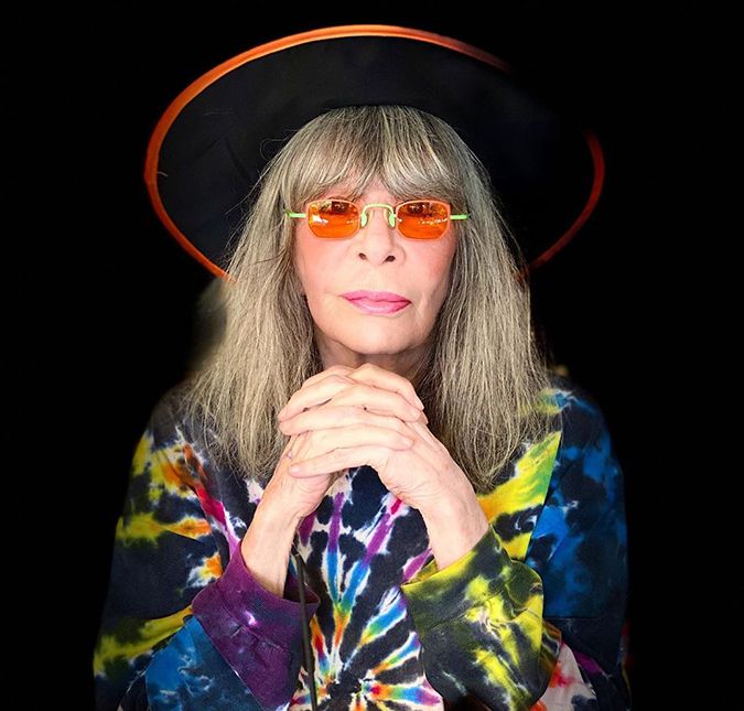 Rita Lee descobriu um tumor no pulmão esquerdo recentemente. Uma nota publicada no Instagram oficial da artista no dia 20 de maio de 2021 informou que Rita passou por um check-up no Hospital Israelita Albert Einstein, em São Paulo, quando os médicos constataram um tumor primário na região pulmonar. Ela passou a ser cuidada por uma equipe de médicos e, atualmente, se recupera em casa. Rita Lee descobriu um tumor no pulmão esquerdo recentemente. Uma nota publicada no Instagram oficial da artista no dia 20 de maio de 2021 informou que Rita passou por um check-up no Hospital Israelita Albert Einstein, em São Paulo, quando os médicos constataram um tumor primário na região pulmonar. Ela passou a ser cuidada por uma equipe de médicos e, atualmente, se recupera em casa.