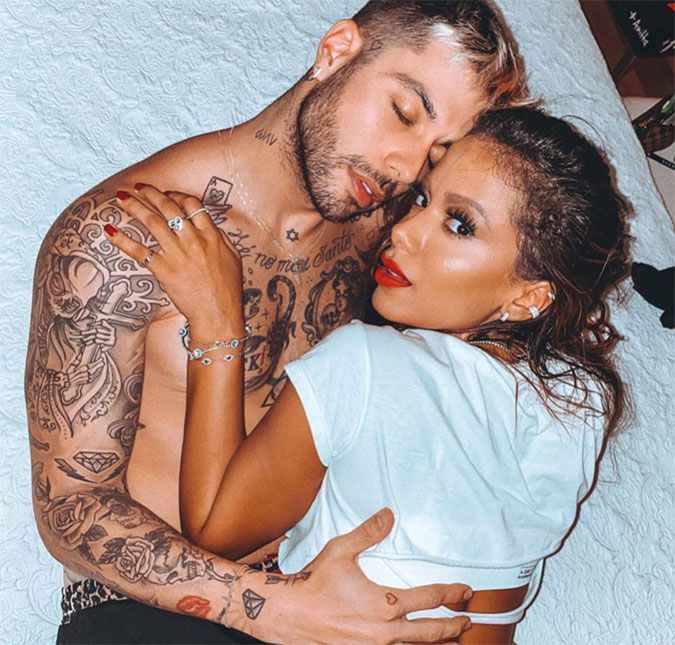 Em vídeo Anitta chama Gui Araújo de <I>papai</I> de seus cachorros, assista!
