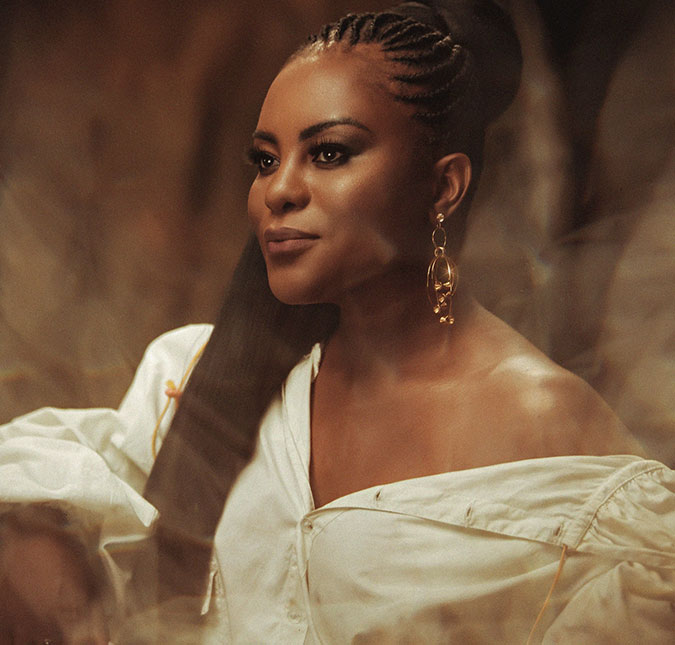 Karin Hils cita importância da nova música, <I>Nossa Lei</I>, e fala sobre a possibilidade de uma <I>live</I> do grupo <I>Rouge</I>; confira!
