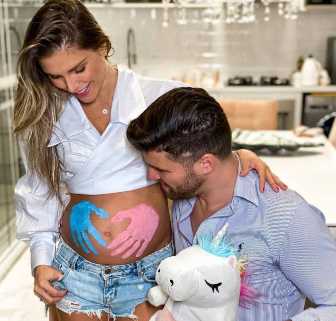 Flávia Viana revela sexo de seu bebê em chá-revelação <I>online</i>, descubra!