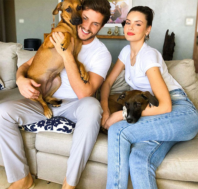 Camila Queiroz e Klebber Toledo falam sobre rotina na quarentena e planos de ter um filho: <I>- Vamos deixar acontecer</I>