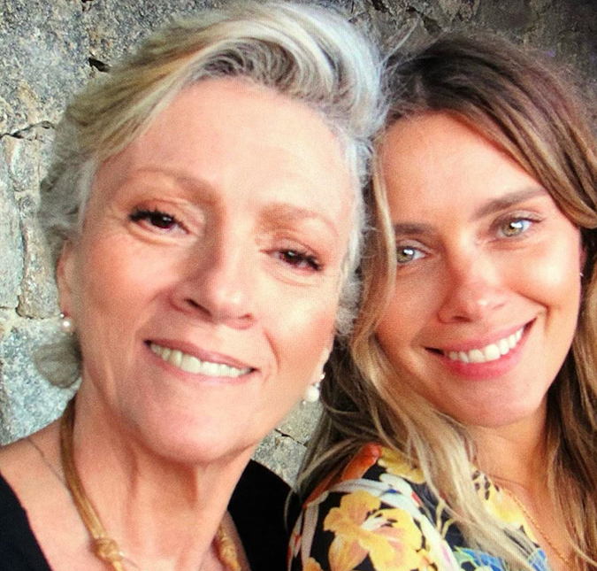 Carolina Dieckmann faz homenagem para a mãe no dia em que ela comemoraria seu aniversário: <i>Amor não morre, transcende</i>