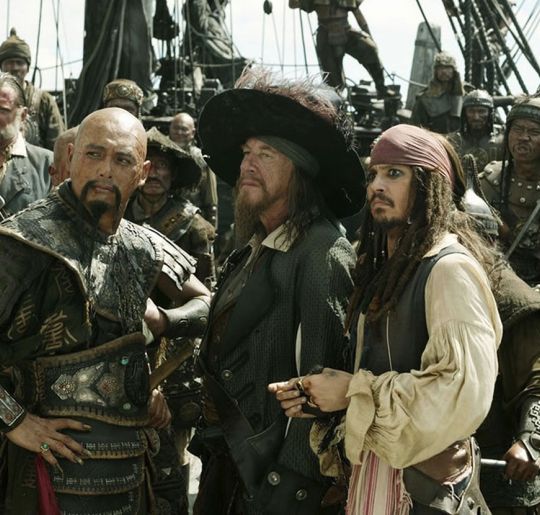 Compare os atores de <I>Piratas do Caribe</I> com e sem caracterização