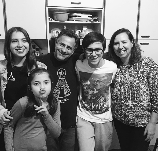 Um ano após a morte de Rafael Miguel e de seus pais, sua irmã Camilla grava vídeo emocionante sobre luto