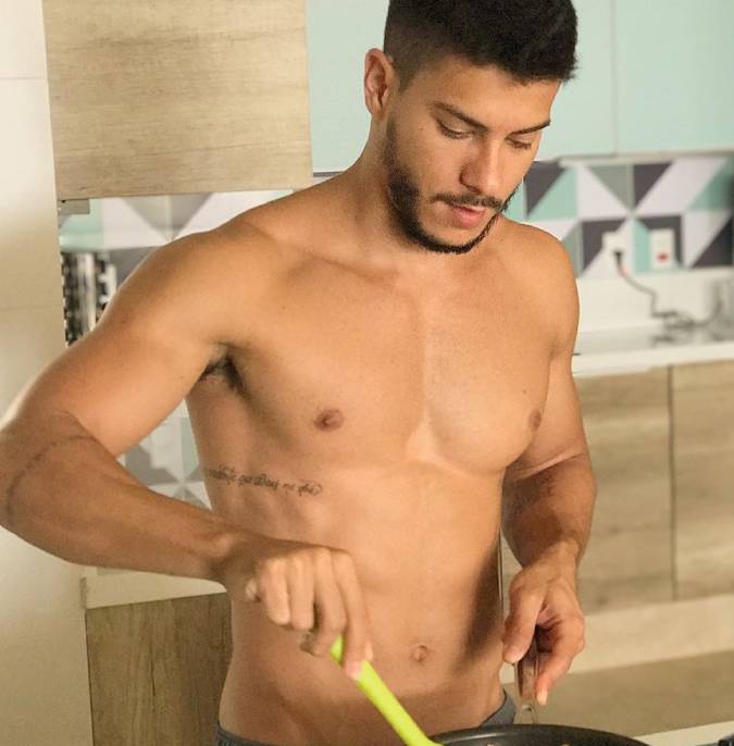 Mayra Cardi comenta foto do ex sem camisa: <I>Agora que separamos está se dedicando ao corpinho?</i>