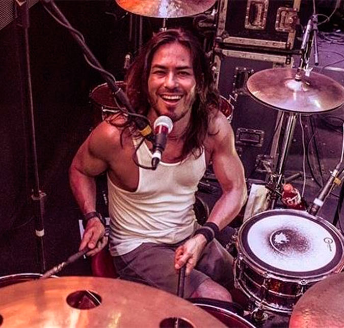 Baterista do <i>CPM22</i>, Japinha tem conversa vazada com garota que dizia ter 16 anos e diz que não teve <i>intenção de seduzir</i>