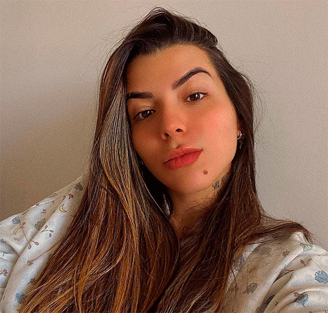 Após revelar desentendimentos com o pai, filha de Maurício Mattar posa nua e fala sobre ser <i>fora do padrão: Não quero agradar ninguém</i>