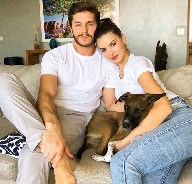 Camila Queiroz revela que tem vergonha de beijar em público durante desafio de casal com Klebber Toledo; assista!