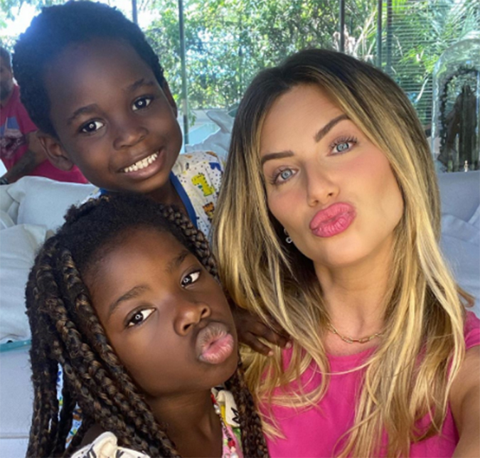 Giovanna Ewbank entrega amizade entre Titi e Xuxa Meneghel e revela que nunca pensou em engravidar: <i>Nunca pensei em ter filho da barriga</i>