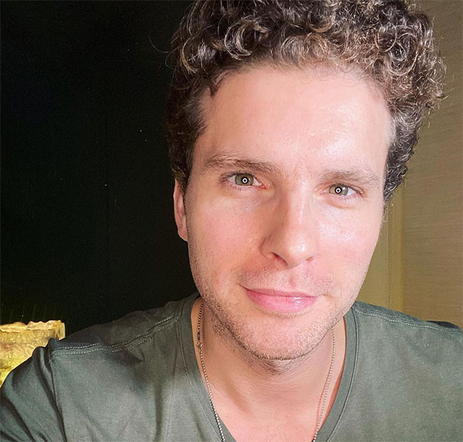 Thiago Fragoso recria foto antiga com o filho caçula e diz: <i>Algumas coisas nunca mudam</i>; veja!