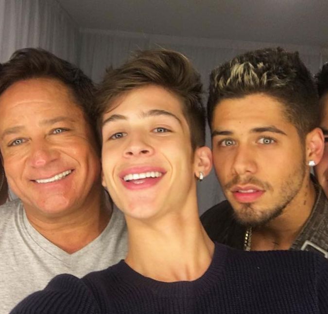 João Guilherme e Zé Felipe são os mais famosos e sempre costumam estar com o pai, como você vê no clique acima! João Guilherme e Zé Felipe são os mais famosos e sempre costumam estar com o pai, como você vê no clique acima!