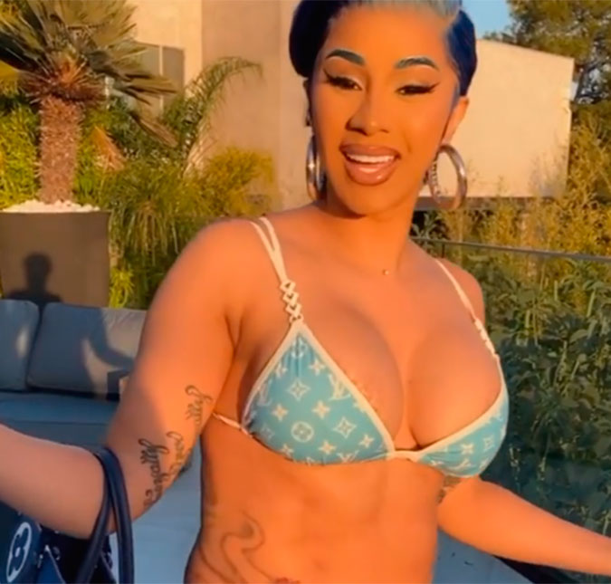 Cardi B grava vídeo de biquíni para rebater acusações de que teria editado suas fotos: <i>- Eu sei que ganhei peso</i>