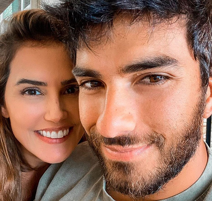 Deborah Secco revela que teve a iniciativa no começo da relação com Hugo Moura, assista!