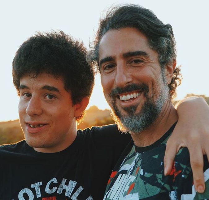 Marcos Mion posa ao lado do filho Romeo para celebrar o <i>Dia do Orgulho Autista</i>; veja!