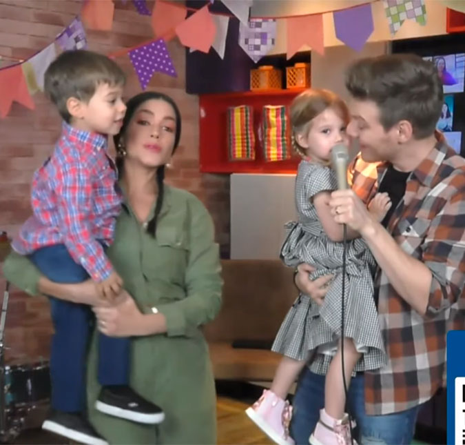 Filhos de Michel Teló, Melinda e Teodoro aparecem de surpresa na <i>live</i> do pai para cantar; assista!