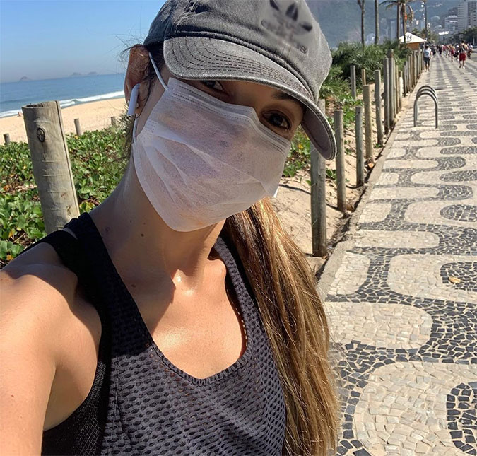 Patricia Poeta sai para se exercitar após passar mais de 90 dias em casa: <I>Novo normal</I>