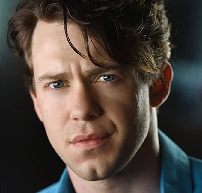 Bug Hall, o Alfafa de Os Batutinhas, foi preso pelo uso de droga inalante, que é ilegal no estado do Texas, onde se encontrava no momento em que foi detido. Segundo o site Page Six, Hal estava em um quarto de hotel cercado por latas de aerosol, usadas para que ele pudesse inalar gases químicos. Os policiais concluíram uma investigação e o prenderam por posse e ingestão de substâncias químicas voláteis. Bug pagou uma fiança de mil e 500 dólares, aproximadamente oito mil reais, e foi liberado, dia 21 de junho de 2020. Bug Hall, o Alfafa de Os Batutinhas, foi preso pelo uso de droga inalante, que é ilegal no estado do Texas, onde se encontrava no momento em que foi detido. Segundo o site Page Six, Hal estava em um quarto de hotel cercado por latas de aerosol, usadas para que ele pudesse inalar gases químicos. Os policiais concluíram uma investigação e o prenderam por posse e ingestão de substâncias químicas voláteis. Bug pagou uma fiança de mil e 500 dólares, aproximadamente oito mil reais, e foi liberado, dia 21 de junho de 2020.