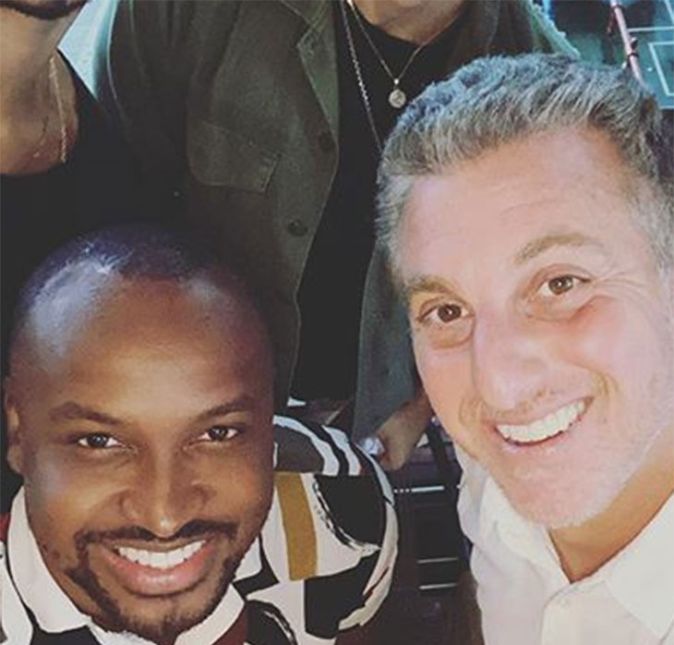 Luciano Huck possui um grupo de amigos chamado Diretoria, e dentre eles com certeza um dos mais próximos do apresentador é Thiaguinho. Os dois são frequentemente fotografados juntos, e quando o cantor anunciou o término do casamento com Fernanda Souza, Huck publicou uma mensagem de apoio ao ex-casal: Amamos vocês. Vocês são parte da nossa família. Sempre juntos. A Diretoria também conta com Neymar Jr. e Rafael Zulu.