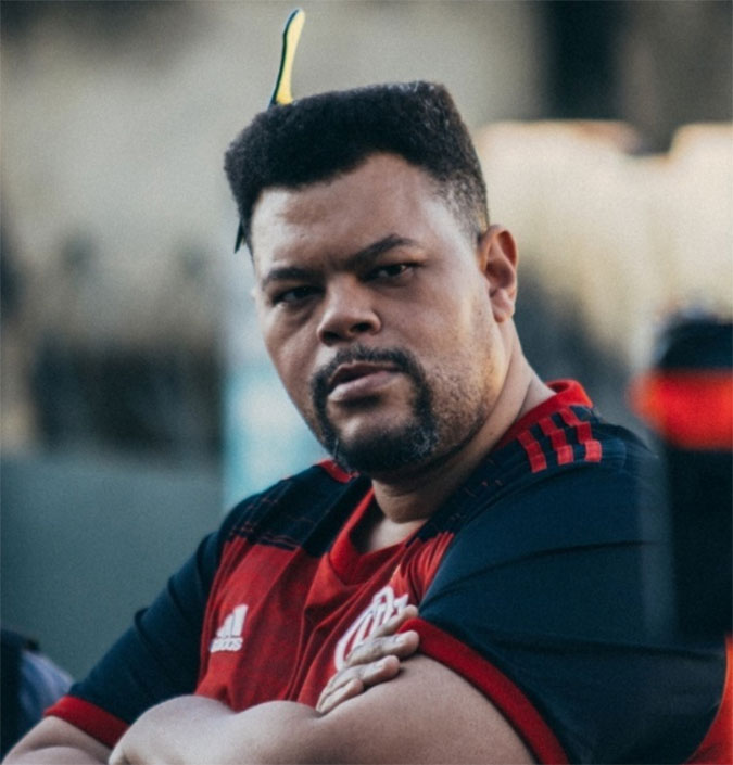 Babu Santana recebe alta do hospital após seis dias internado e agradece apoio: - <I>Agora é vida nova</I>