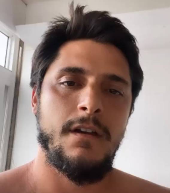 Bruno Gissoni se desculpa após ir à praia com Yanna Lavigne e a filha, Madalena: <I>Quebramos nossa quarentena</i>